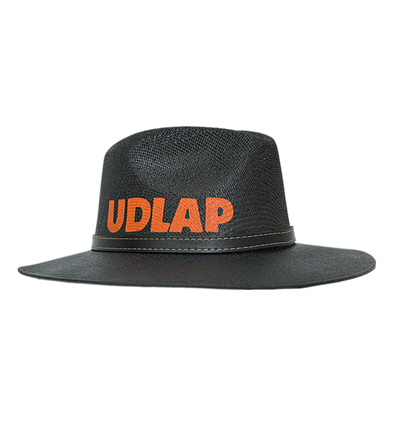 Sombrero negro UDLAP