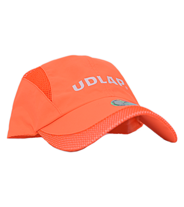 Gorra naranja con perforado